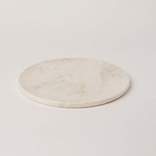Заредете изображение във визуализатора на галерията – White Marble Platter