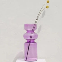 Заредете изображение във визуализатора на галерията – Iris Glass Vase