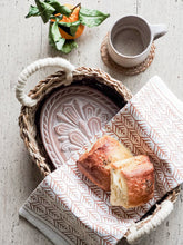Заредете изображение във визуализатора на галерията – Bread Warmer & Basket Gift Set with Tea Towel - Flower