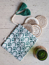 Заредете изображение във визуализатора на галерията – Natural Coaster Gift Set with Green pouch