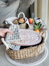 Заредете изображение във визуализатора на галерията – Bread Warmer & Basket - Flower