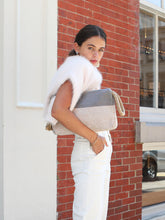 Заредете изображение във визуализатора на галерията – Block A Clutch - Gray