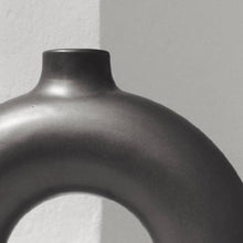 Заредете изображение във визуализатора на галерията – Half Polo Vase