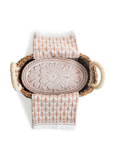 Заредете изображение във визуализатора на галерията – Bread Warmer &amp; Basket Gift Set with Tea Towel - Flower
