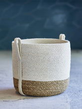 Заредете изображение във визуализатора на галерията – Savar Basket with Side Handle
