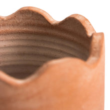 Заредете изображение във визуализатора на галерията – Wavy Planter - Large
