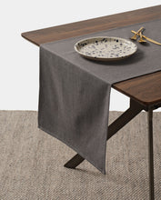 Заредете изображение във визуализатора на галерията – Cloth Table Runner
