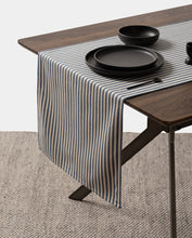 Заредете изображение във визуализатора на галерията – Cloth Table Runner
