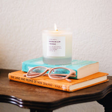 Заредете изображение във визуализатора на галерията – Geranium + Rose - Signature Candle

