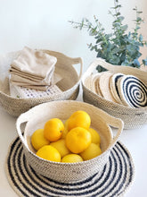 Заредете изображение във визуализатора на галерията – Amari Fruit Bowl - Black
