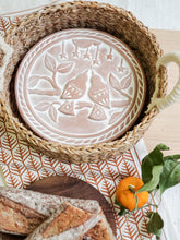 Заредете изображение във визуализатора на галерията – Bread Warmer &amp; Basket - Lovebirds Round

