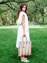 Заредете изображение във визуализатора на галерията – Maja Jute Tote Bag

