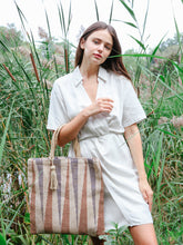 Заредете изображение във визуализатора на галерията – Maja Jute Tote Bag
