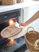 Заредете изображение във визуализатора на галерията – Bread Warmer &amp; Basket Gift Set with Tea Towel - Bird Oval
