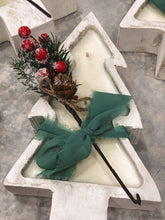 Заредете изображение във визуализатора на галерията – Christmas Tree Candle | Wood Bowl
