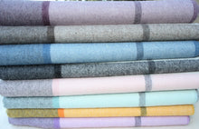 Заредете изображение във визуализатора на галерията – Horizon Stripe Alpaca Throw
