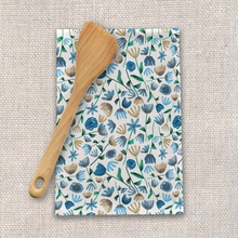 Заредете изображение във визуализатора на галерията – Blue Ink Floral Tea Towel
